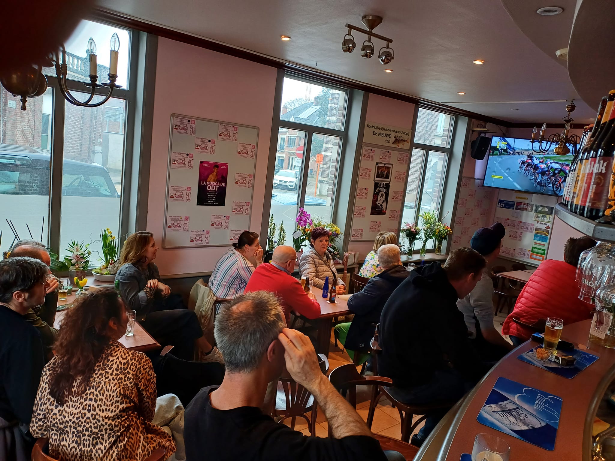 De sfeer bij Cafe The Pink Panther in Oudenaarde!